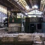 L'interno del capannone � un inferno di ferro e cemento